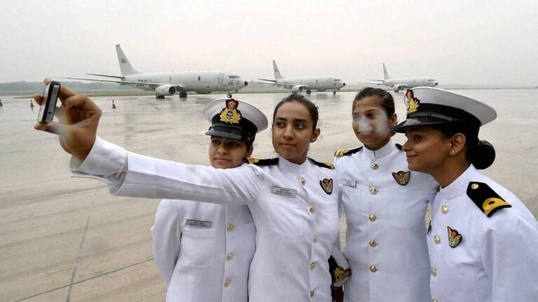 12वीं के बाद Pilot Kaise Bane – पायलट बनने के लिए कौन सी पढ़ाई करें